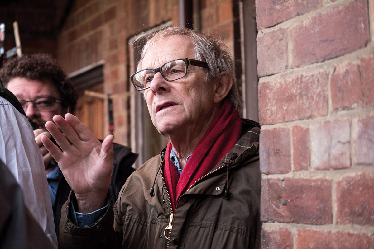 Regissør Ken Loach under innspillingen.